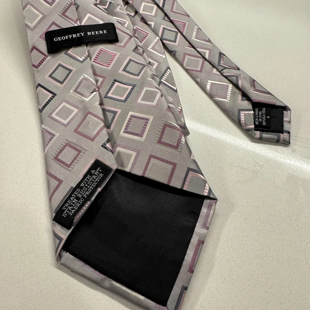 Geoffrey Beene Tie Gray Hand Made 100% Silk Neck Woven Geometric Casual‎